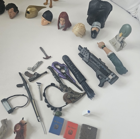 Harley Quinn Collectible Action figure - Picture 13 of 14